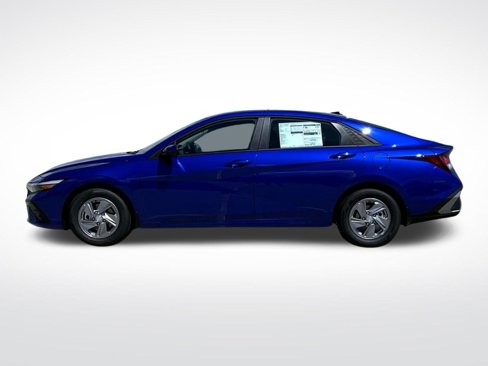 New 2025 Hyundai Elantra SE image 9