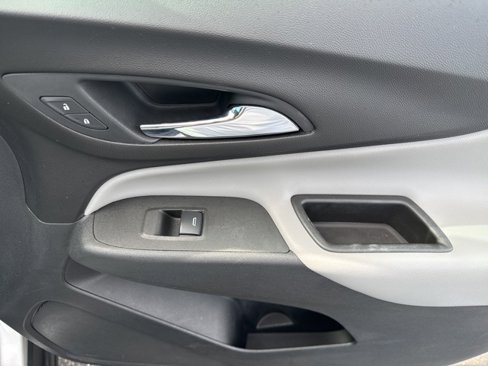Used 2021 Chevrolet Equinox LS w/ LS Convenience Package image 46