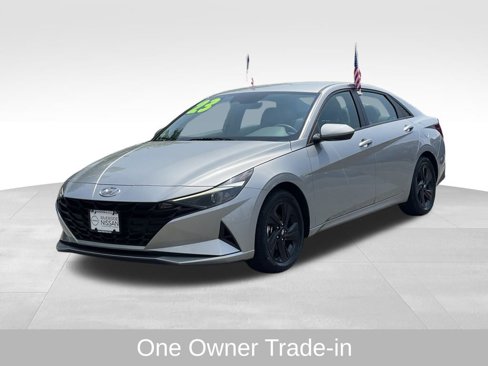 Used 2023 Hyundai Elantra SEL image 2