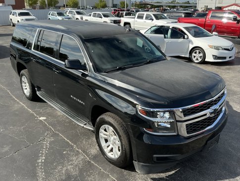 Used 2017 Chevrolet Suburban LT image 4