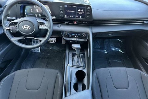 Used 2025 Hyundai Elantra Sport image 14
