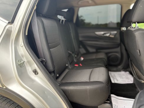 Used 2018 Nissan Rogue SV image 12