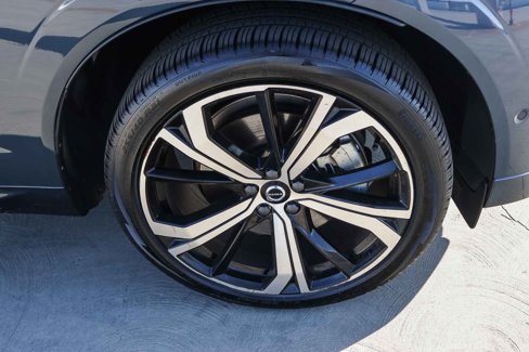 Used 2023 Volvo XC60 B6 Ultimate w/ Protection Package Premier image 12