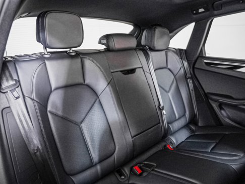 Certified 2023 Porsche Macan image 6
