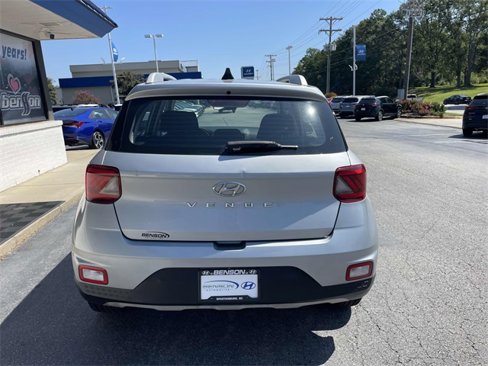 Used 2021 Hyundai Venue SEL image 5
