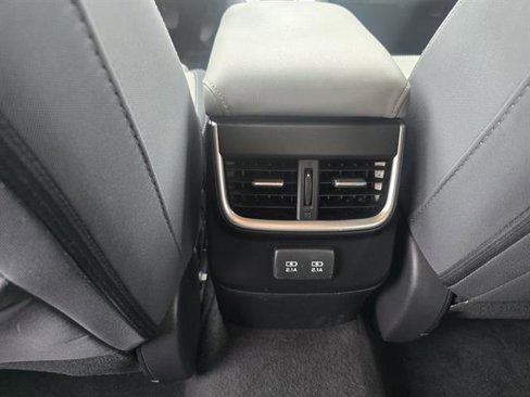 Used 2022 Subaru Outback Premium image 16