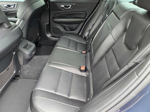 Used 2020 Volvo S60 T5 Momentum image 12