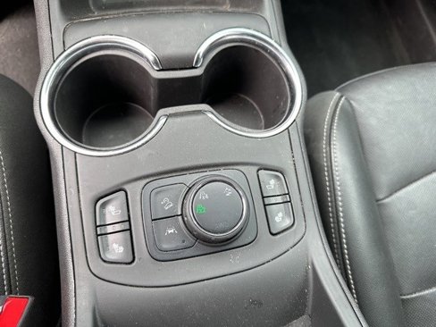 Used 2024 GMC Terrain SLT image 15