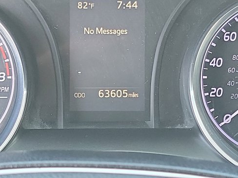Used 2019 Toyota Camry L image 8