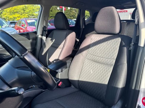 Used 2018 Nissan Rogue SV image 16