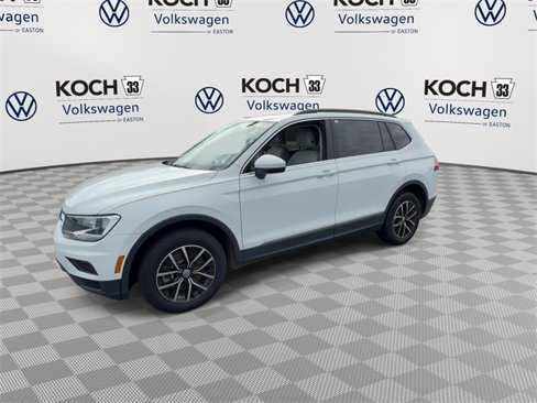 Used 2021 Volkswagen Tiguan SE w/ Panoramic Sunroof Package image 4