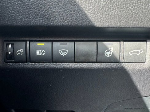 Used 2021 Toyota RAV4 XLE Premium image 30