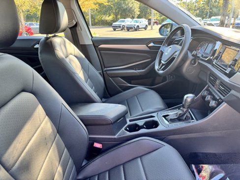 Certified 2021 Volkswagen Jetta SE w/ SE Cold Weather Package image 10