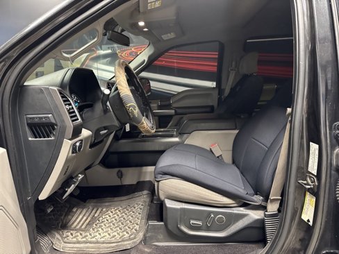 Used 2015 Ford F150 XLT w/ Equipment Group 302A Luxury image 4