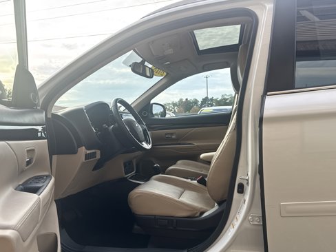 Used 2018 Mitsubishi Outlander SEL image 9