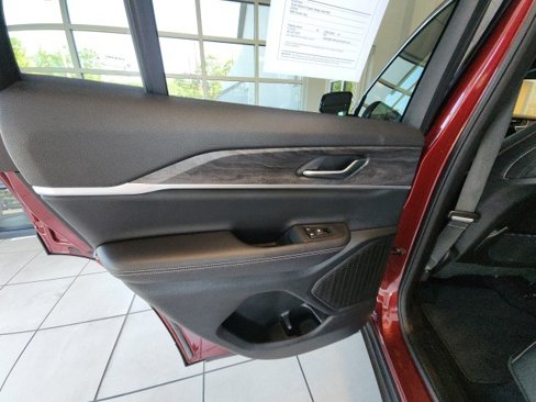 Certified 2024 Jeep Grand Cherokee Limited image 17