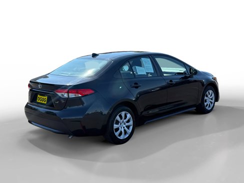 Used 2022 Toyota Corolla LE image 5