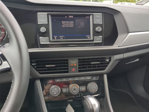 Used 2021 Volkswagen Jetta SE image 20