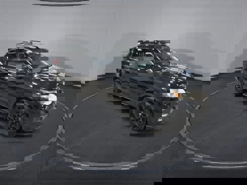 Used 2018 Nissan Rogue SV image 2