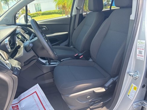 Used 2022 Chevrolet Trax LS w/ Tint and Cruise Package image 9
