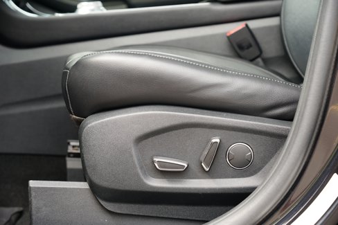 Used 2019 Ford Edge Titanium image 15