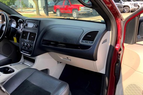 Used 2017 Dodge Grand Caravan SXT image 16