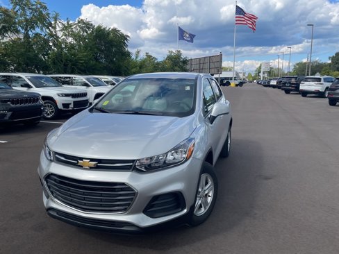 Used 2022 Chevrolet Trax LS w/ Tint and Cruise Package image 1