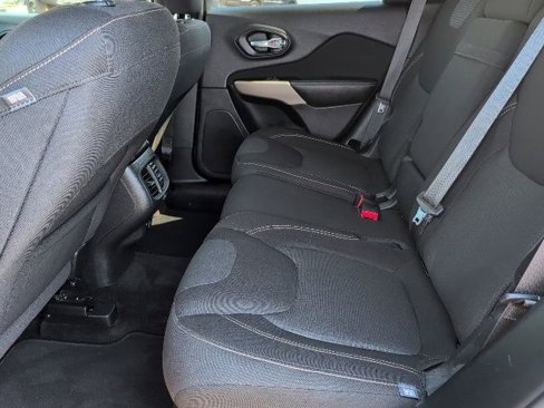 Used 2017 Jeep Cherokee Latitude w/ Comfort & Sound Group image 7