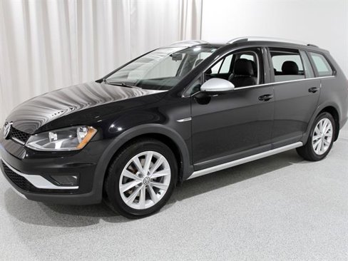 Used 2017 Volkswagen Golf Alltrack S image 3