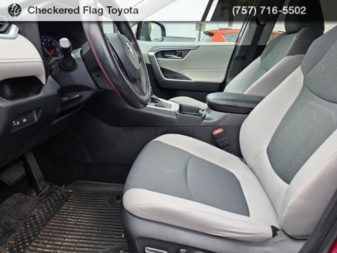 Used 2020 Toyota RAV4 XLE image 8
