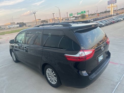 Used 2015 Toyota Sienna XLE image 5