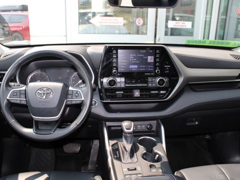 Used 2022 Toyota Highlander XLE image 27