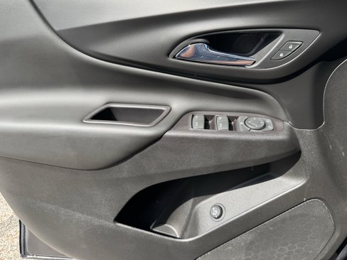 Used 2022 Chevrolet Equinox LT w/ Driver Convenience Package image 14
