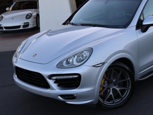 Used 2013 Porsche Cayenne Turbo image 6