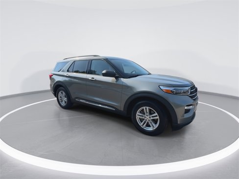 Used 2020 Ford Explorer XLT w/ Equipment Group 202A image 2