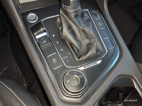 Used 2018 Volkswagen Tiguan SEL image 14