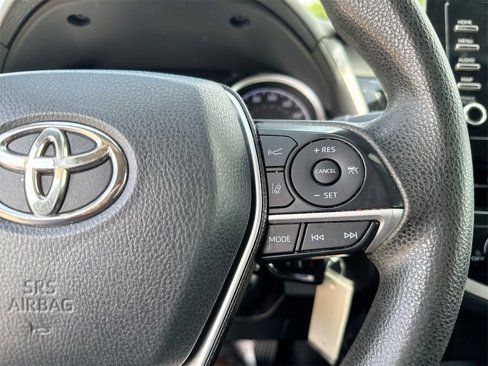 Used 2021 Toyota Camry LE image 18