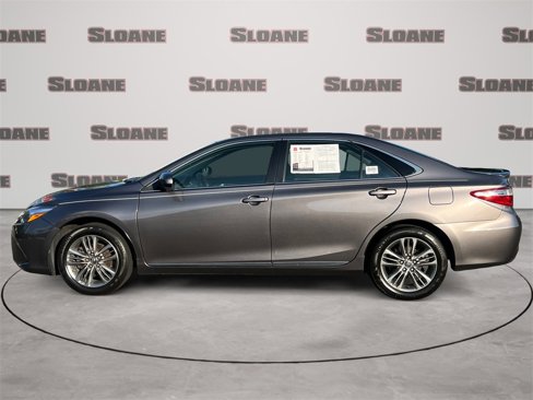 Used 2017 Toyota Camry SE image 2