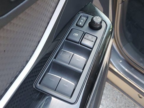 Used 2022 Toyota C-HR Limited image 22