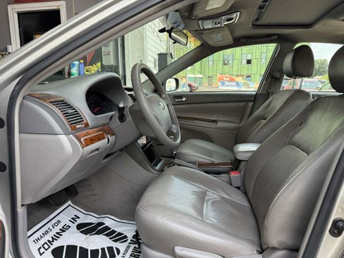 Used 2005 Toyota Camry image 9