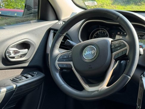 Used 2015 Jeep Cherokee Latitude w/ Safety Group image 12