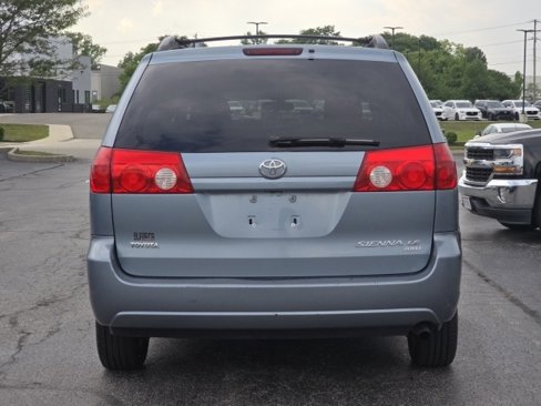 Used 2010 Toyota Sienna LE image 9