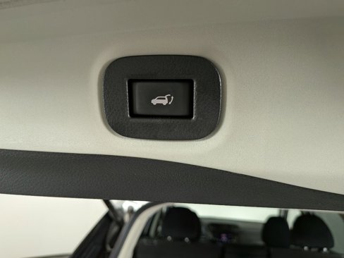 Used 2020 Nissan Rogue SV image 32