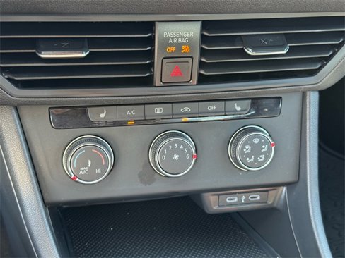 Certified 2024 Volkswagen Jetta Sport image 22