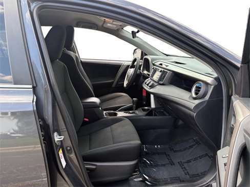 Used 2018 Toyota RAV4 LE image 11
