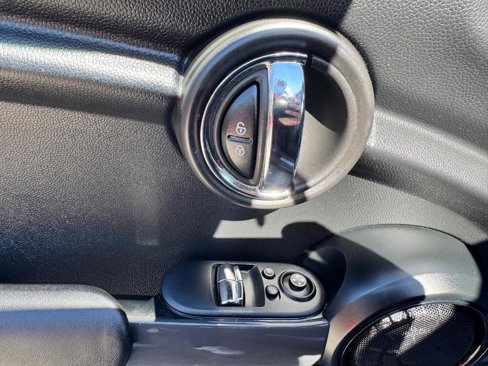 Used 2015 MINI Cooper 2-Door Hardtop image 11