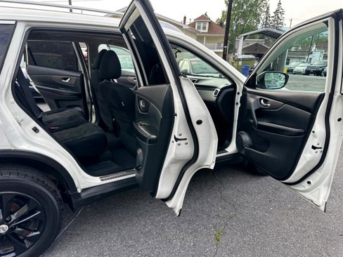 Used 2015 Nissan Rogue SV w/ SV Moonroof Package image 23
