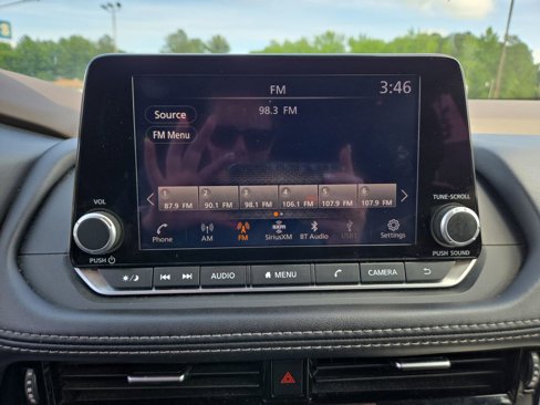 Used 2023 Nissan Rogue SV image 24