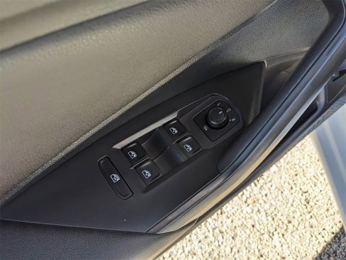 Certified 2020 Volkswagen Jetta SEL Premium image 19