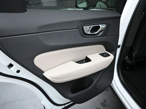 New 2026 Volvo XC60 B5 Core w/ Climate Package image 29